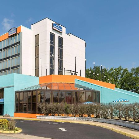 Howard Johnson By Wyndham Williamsburg Norge Exterior photo